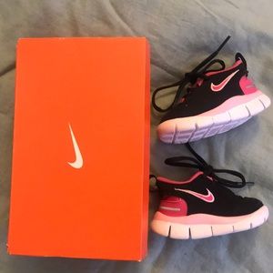 Girls’ Little Nike Free 5.0 V2 Sneakers Size 2C